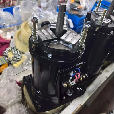 Moteur réducteur à couple élevé à 3 phases de 550 W/700 W pour le bras de la machine-outil CNC